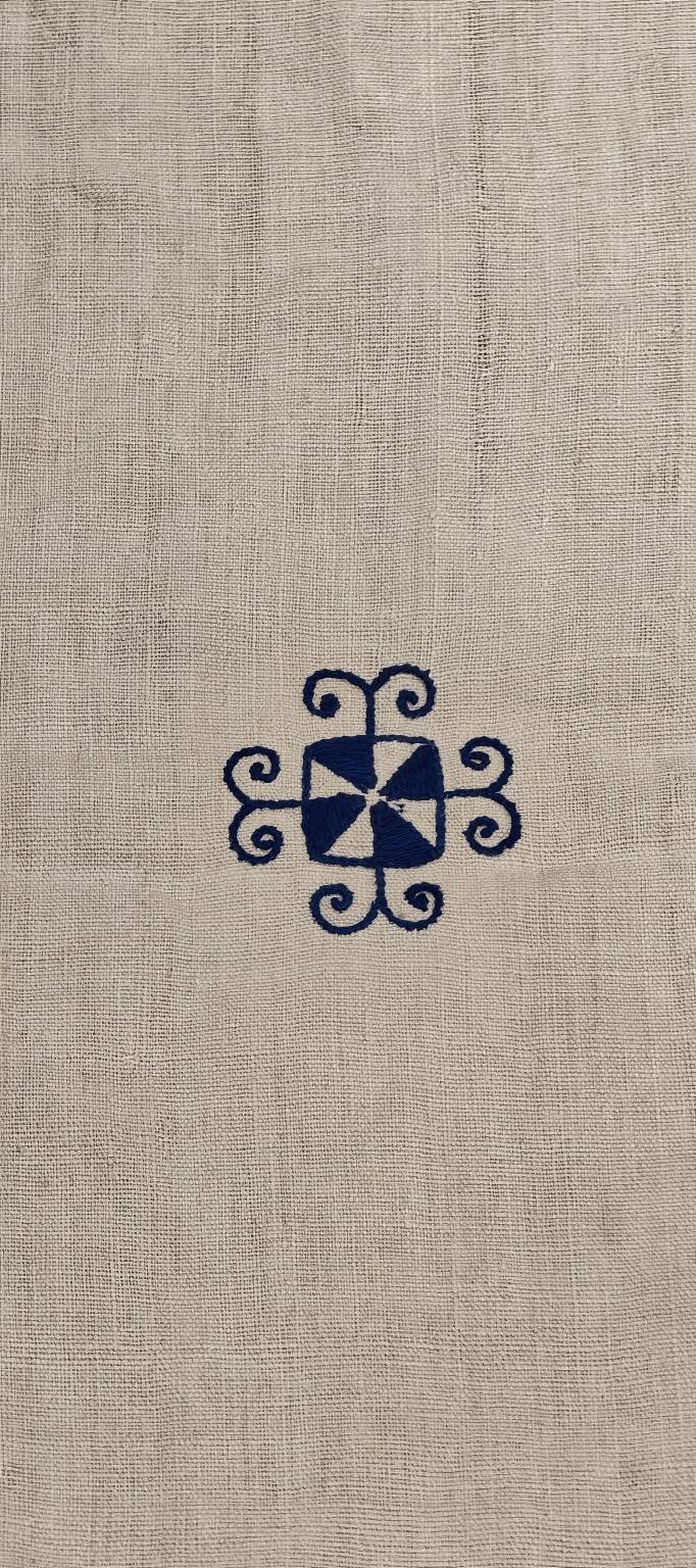 Authentic traditional Hungarian textile from the Bereg region, dating from the 1950s. This piece is entirely handmade.