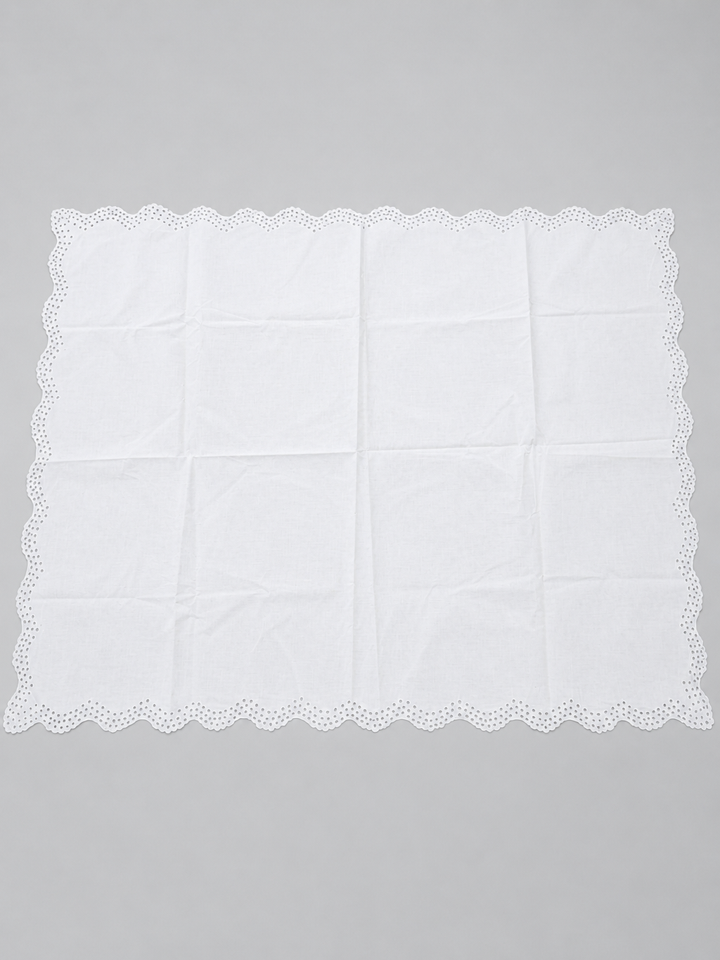 Vintage Large Linen Tablecloth with Handmade Madeira Embroidery – Early 20th Century.