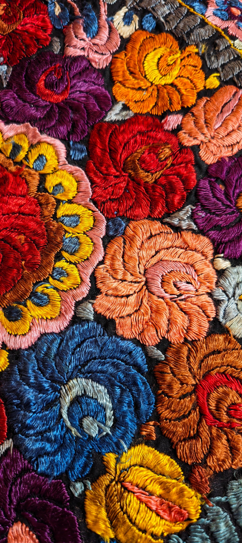 Vintage Hungarian Matyó Hand-Embroidered Round Tablecloth – 1960s