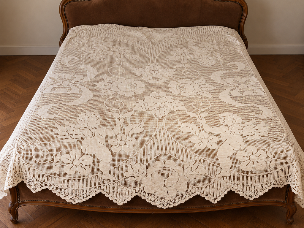 Antique Cherub Hand-Crocheted Bedspread – 215 × 260 cm