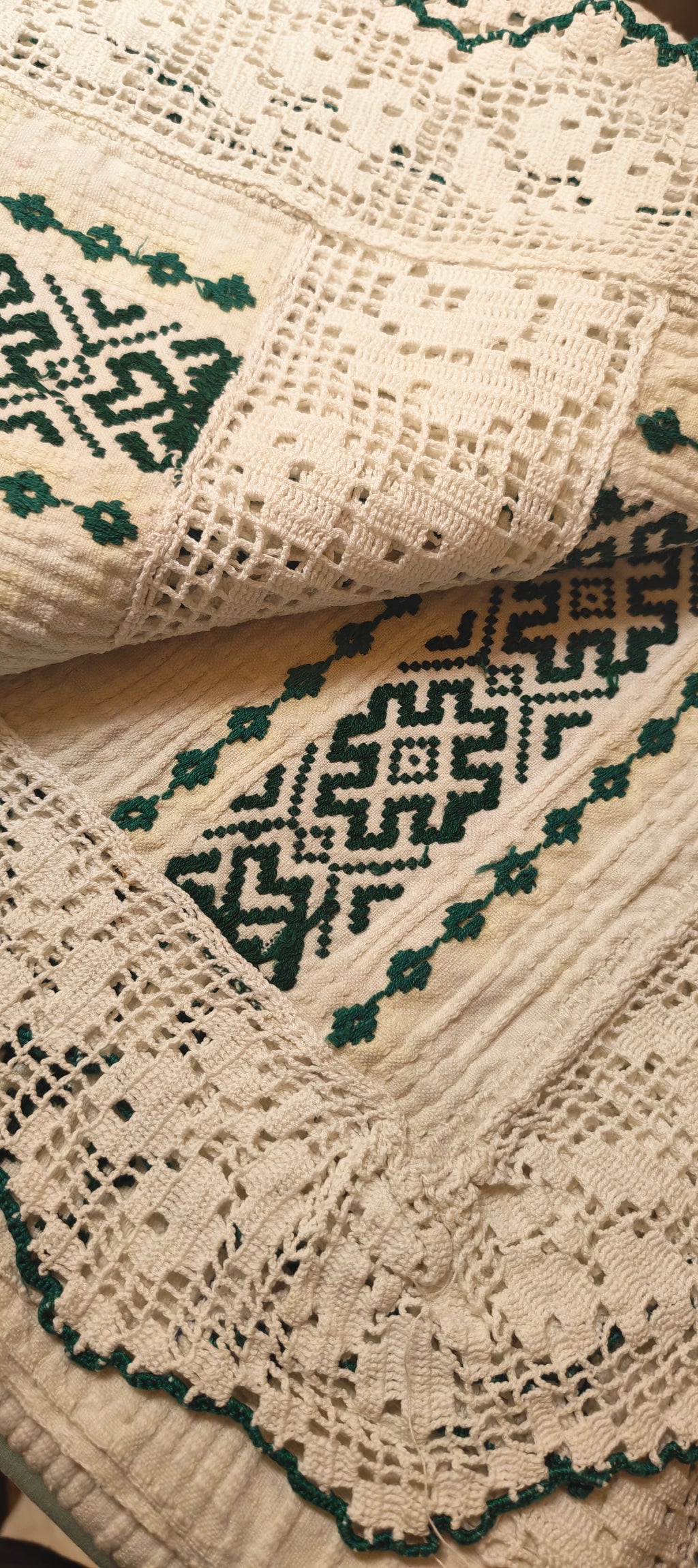 100-Year-Old Antique Transylvanian Hand-Embroidered Linen Textile – 195 × 154 cm.